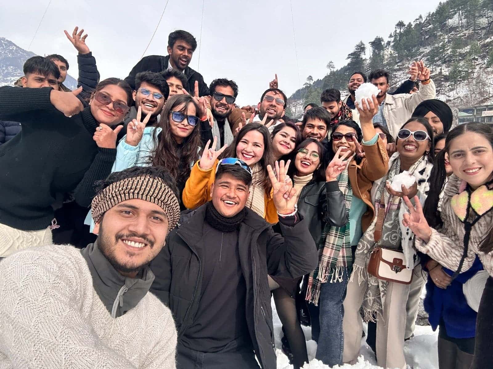 A Ghoomo Saste Me batch on a trip
