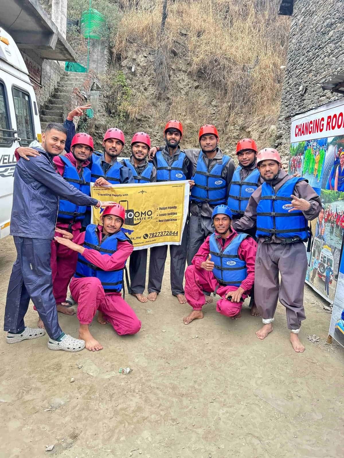 A Ghoomo Saste Me batch on a trip