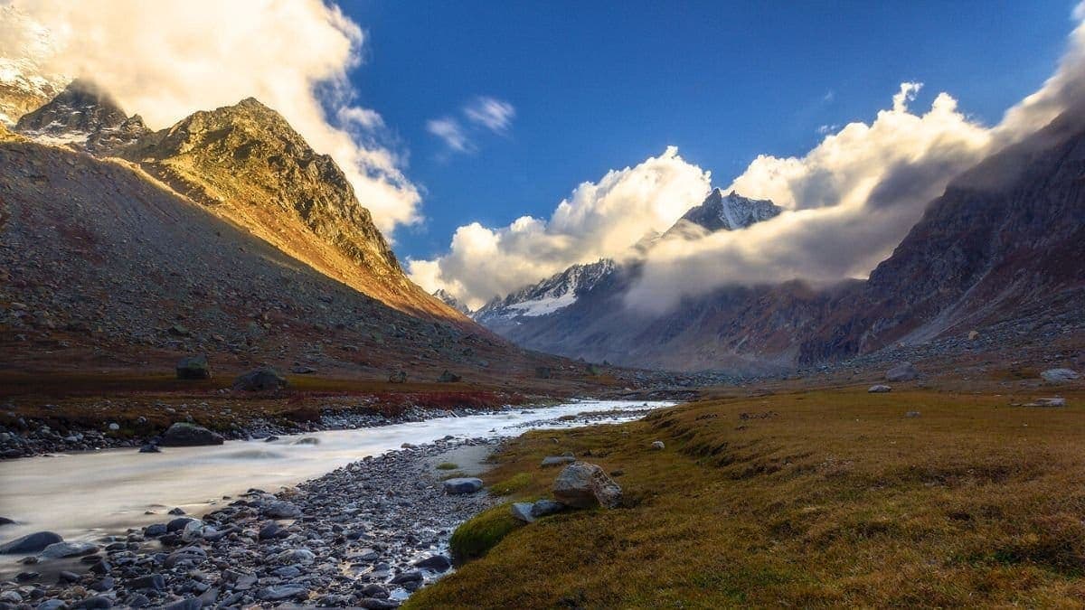 Hampta Pass Trek Expedition: a Ghoomo Saste Me batch